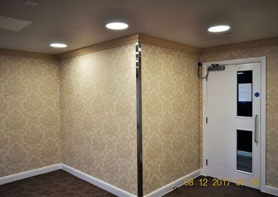 featured wall with mirrored coving