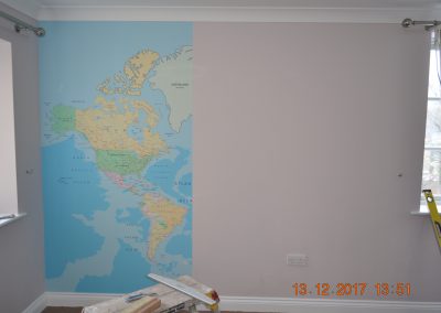 putting up world map wallpaper
